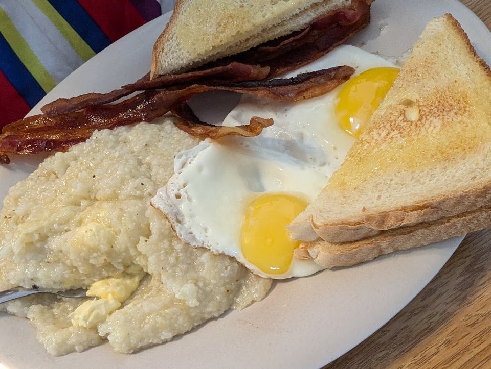 Grits Egg & Bacon